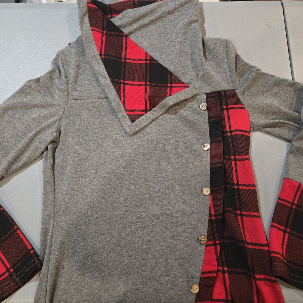 Dressfo Gray and Red Plaid Long Top (1C19)